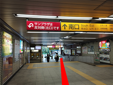 JR中野駅南口を出ます